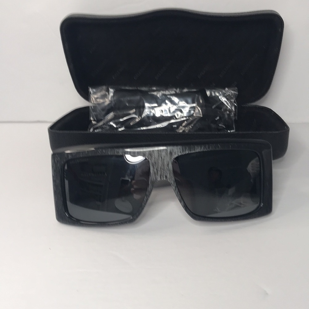 New Authentic Balenciaga Black BB0002S Shield Sunglasses - Picture 14 of 17